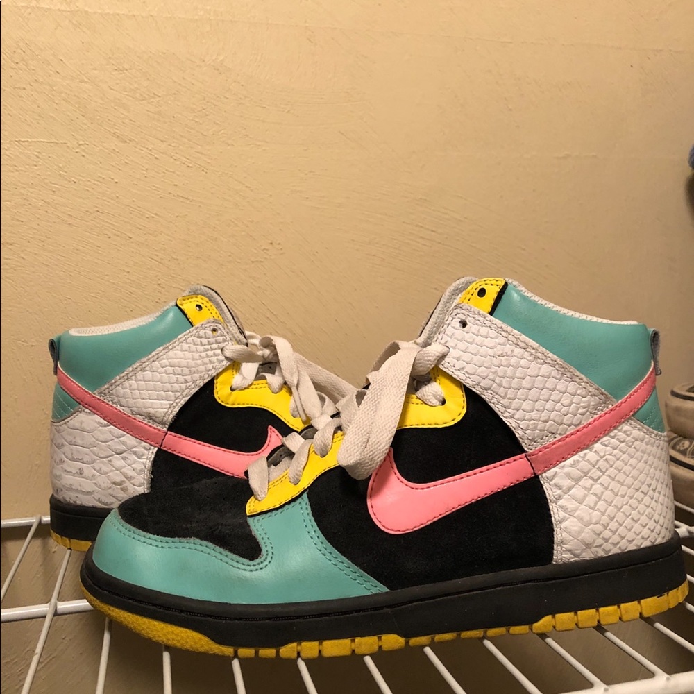 High top Nike’s - Women’s
